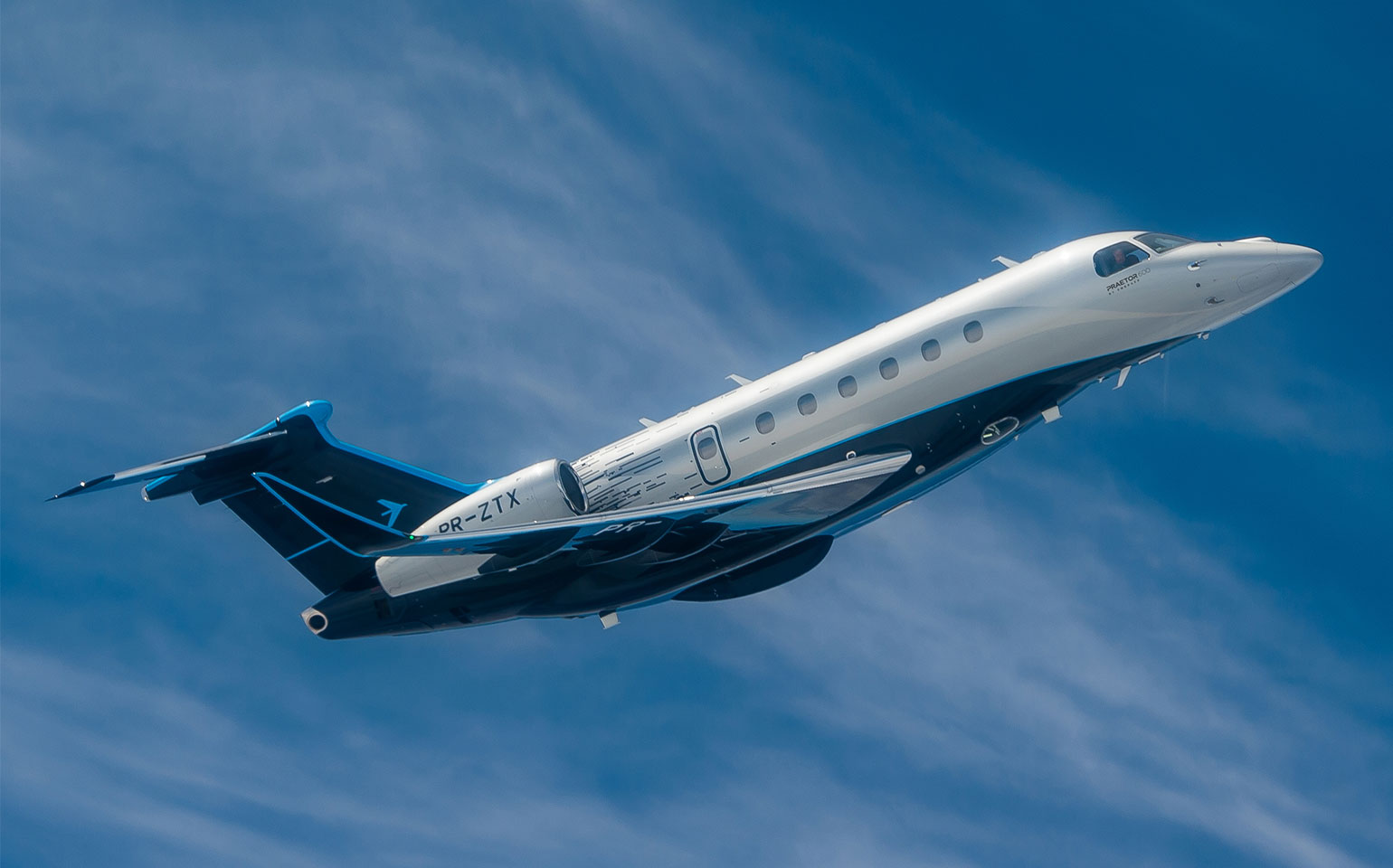 Embraer Praetor 600 private jet flight ascending