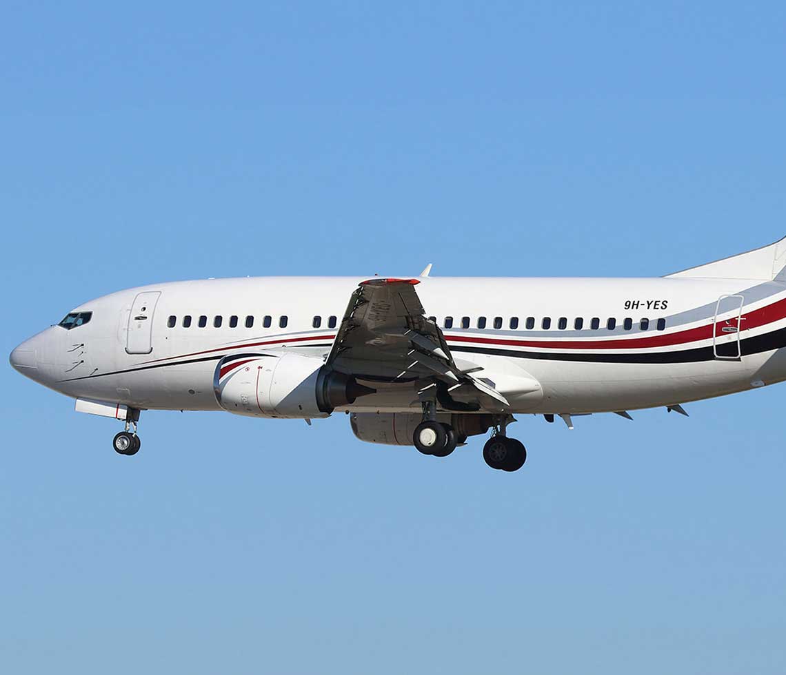 Boeing B737-500 private aircraft charter flight operation