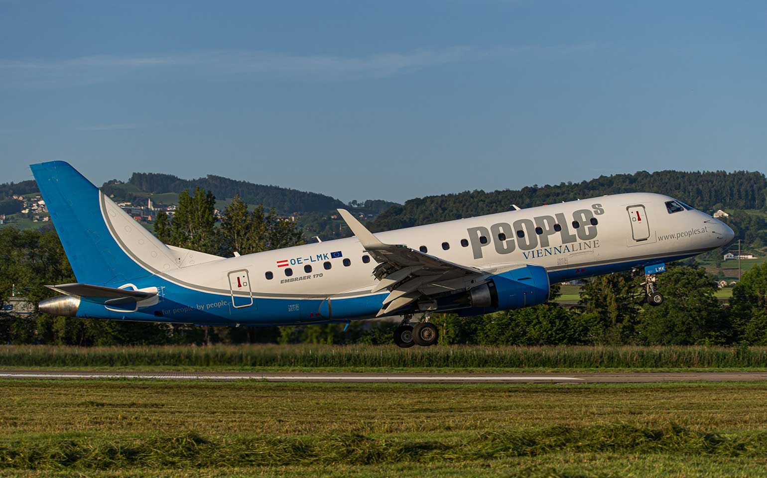 Embraer 170 private aircraft charter takeoff